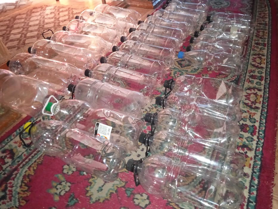 ПРОДАМ БУТЫЛКИ пластиковые из-под пива 1, 1,5, 2 и 3 литровые ! Чистые