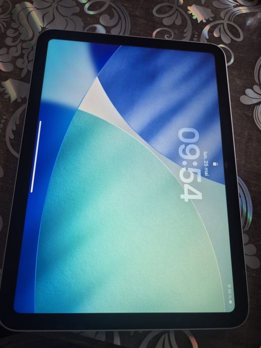Vand 2 telefoane si o tableta