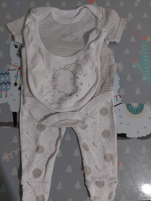 Бебешки дрехи обличани по веднъж