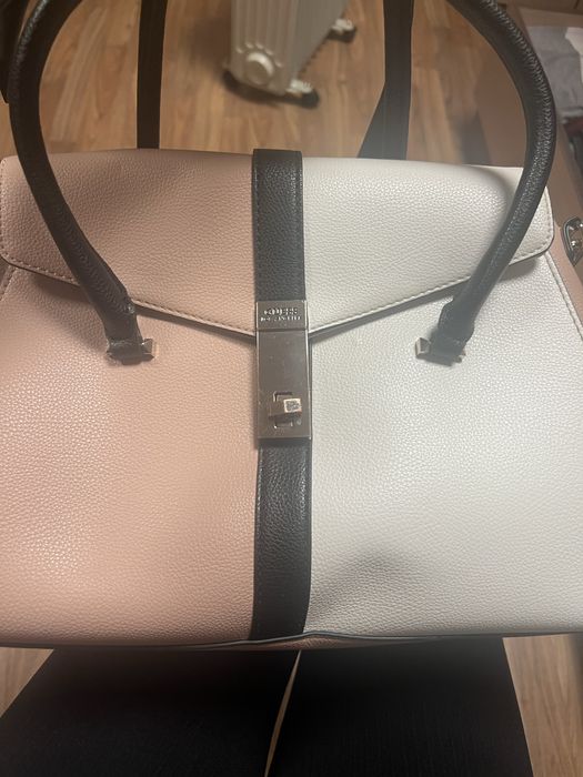 Оригинална чанта на Guess