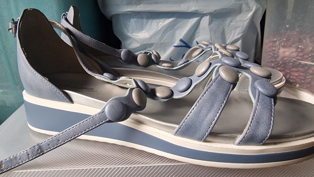 Босоножки 41 размер продам