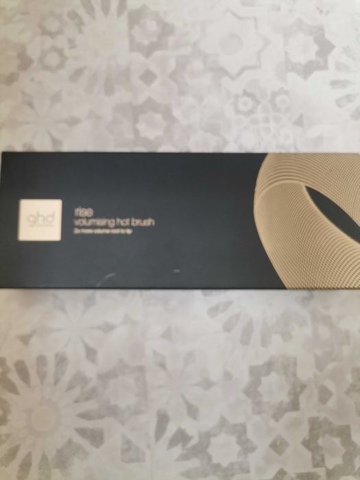 GHD rise. Четка с въздух за къдрици