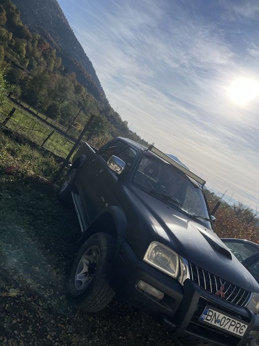 And un Miraubisi L200