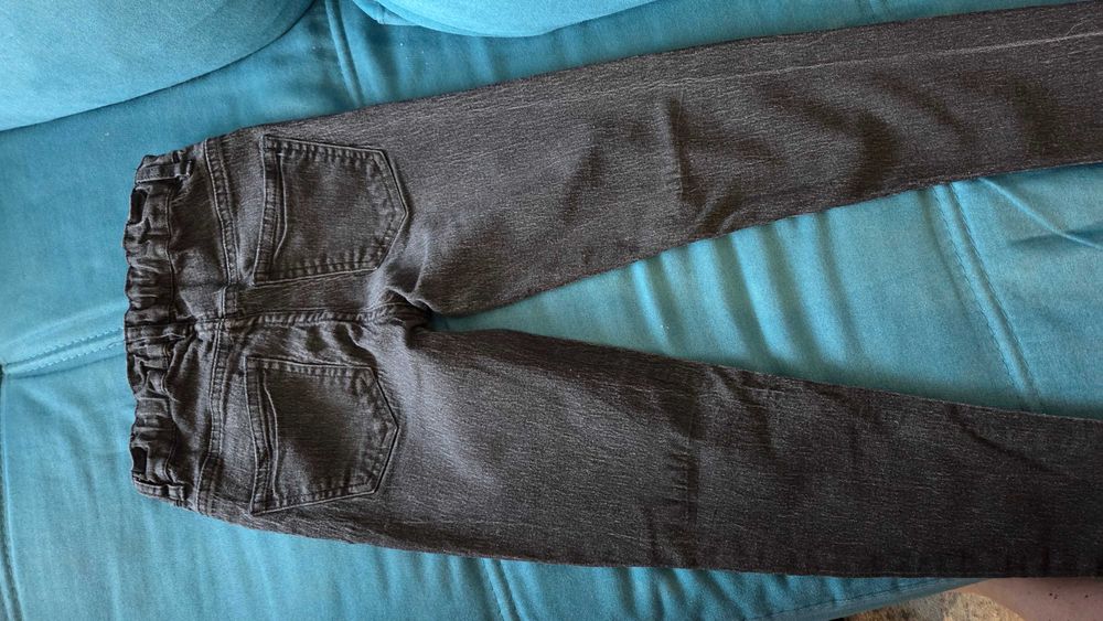 Продавам детски дънки р.140/146