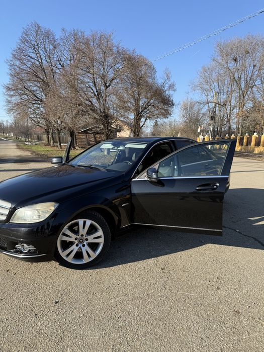 Vând Mercedes Benz W204