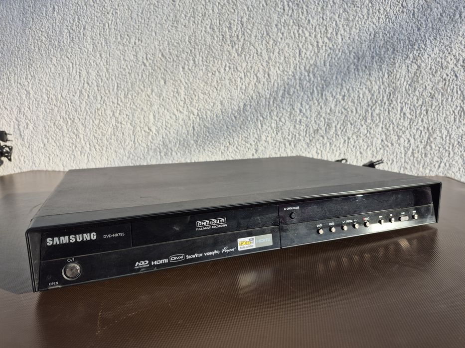 Vand DVD Recorder marca Samsung model DVD HR755 ,made in Slovakia 

-