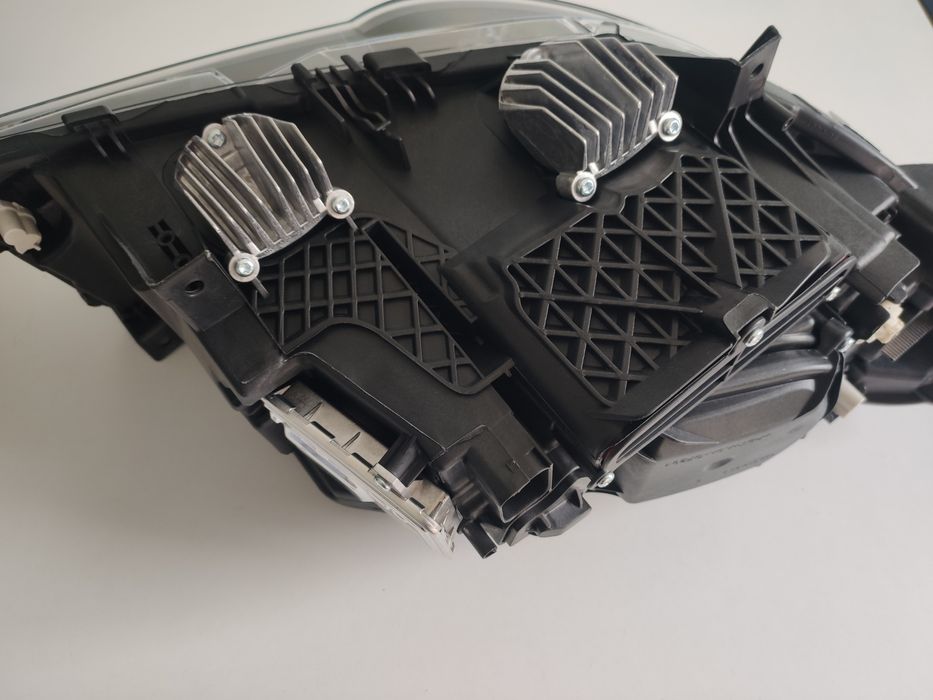 Пълен комплект фарове за BMW F10,F11 LCI BI-XENON FEIS