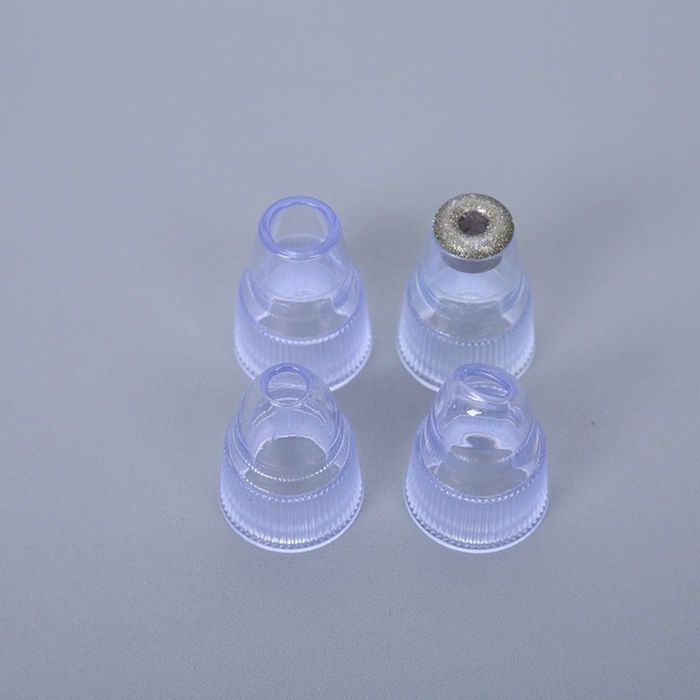 Уред за вакуумно почистване на пори и черни точки