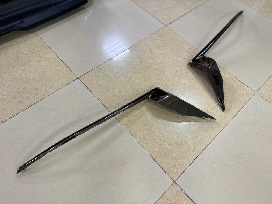 Хром (Темный хром) решетки радиатора на фары Toyota Prado 150