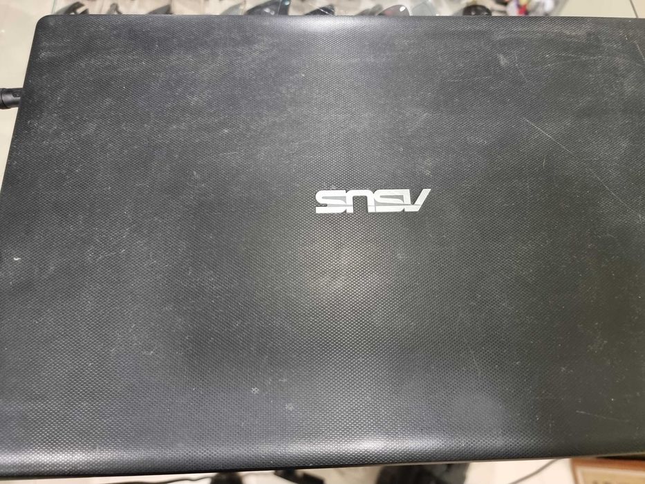 Лаптоп Asus подходящ за филми