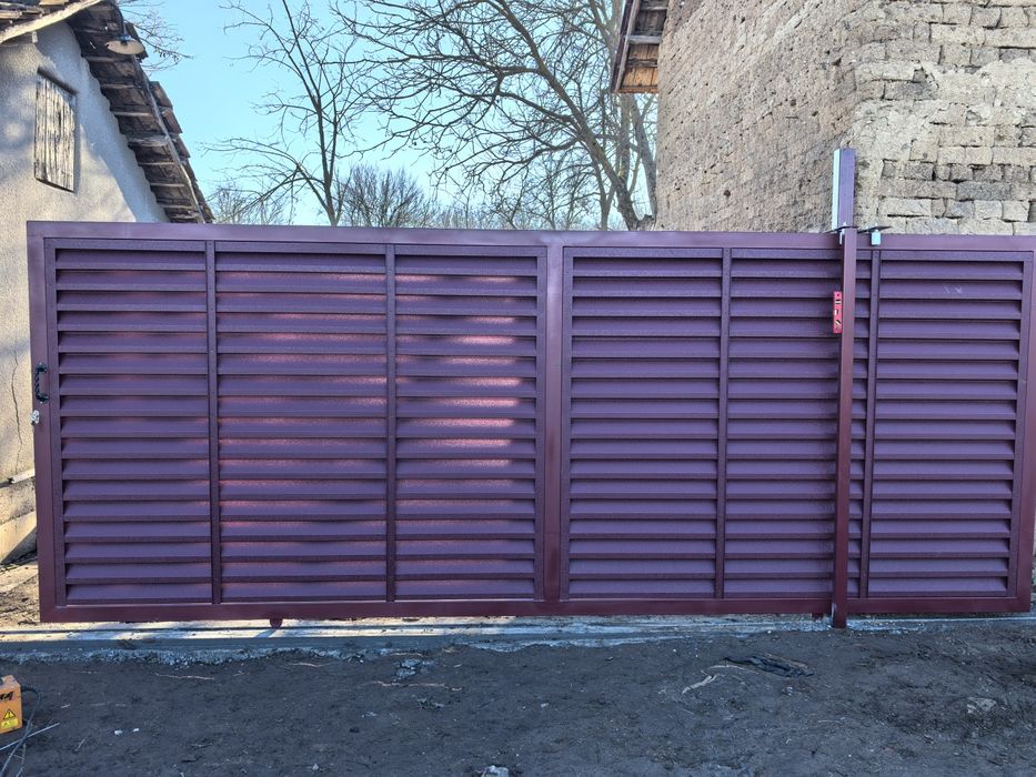 Фургони, навеси, павилиони, метални конструкции,