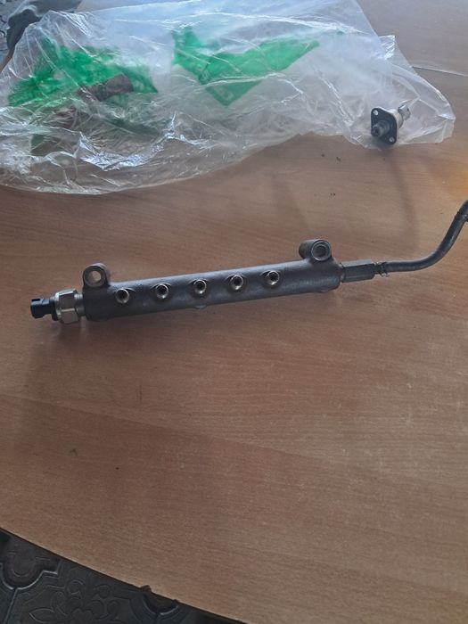 Rampă injectoare toyota hilux