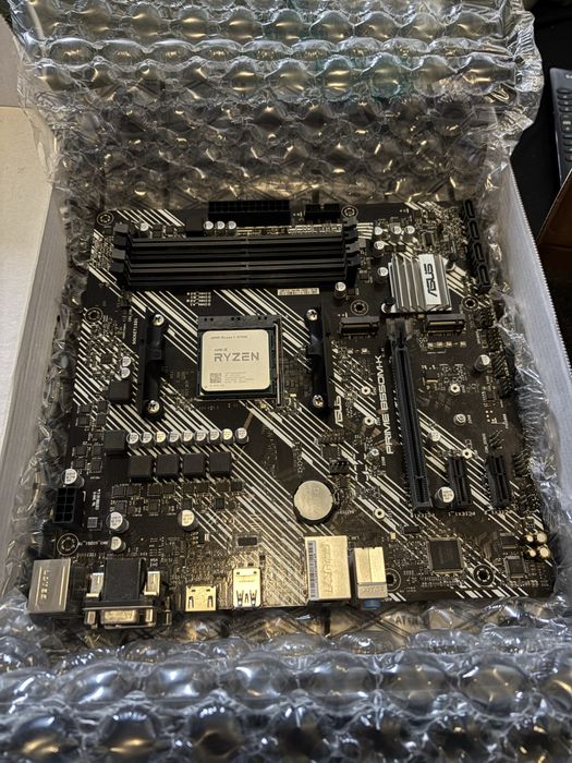 AMD Ryzen 7 5700G + Placă ASUS B550M-K