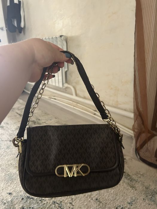 Продается б/у женские сумочки