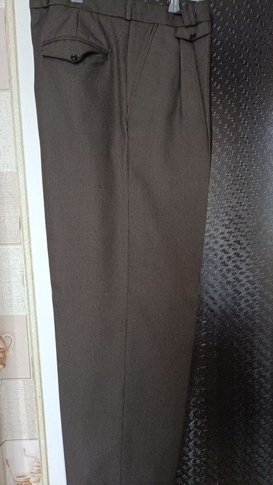Продам 50 р-р мужские брюки  2500