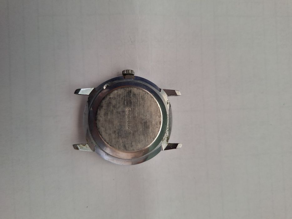 Продавам ръчни часовници.