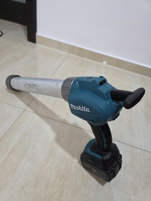 Pistol de silicon Makita DCG 180