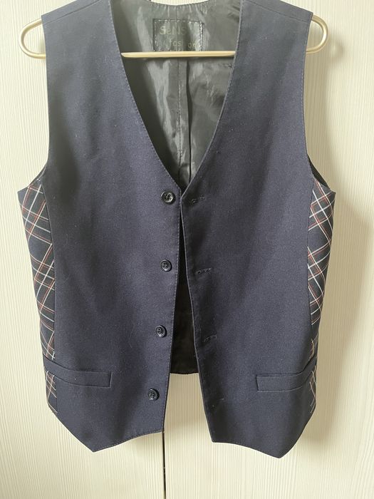 Жилет для мальчика красная клетка б/ у