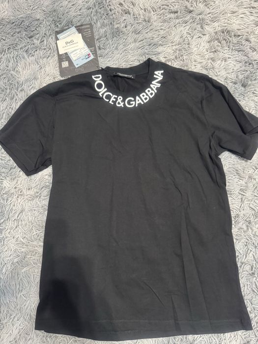 Se vinde tricouri diferite marimi