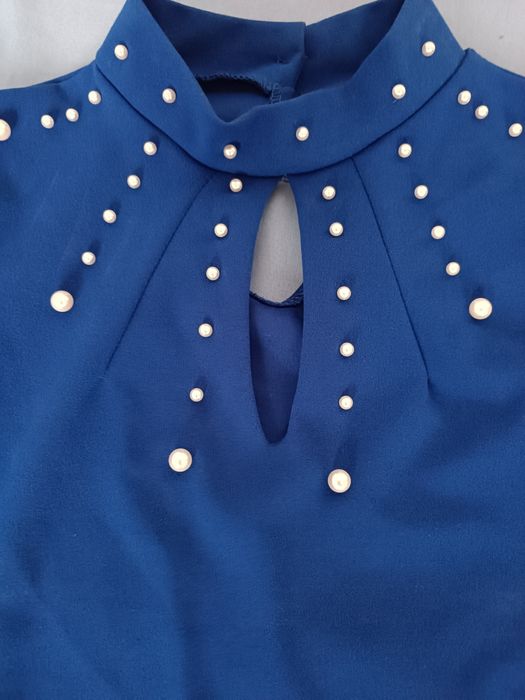 Синя рокля с перли