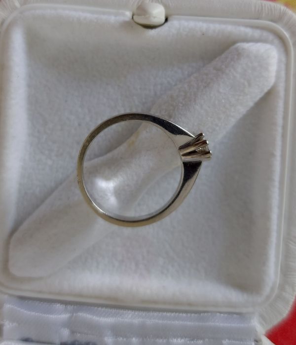 Vand inel cu diamant