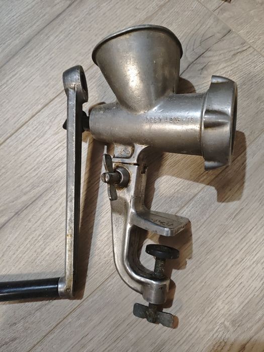 Продам мясорубку ручную советскую