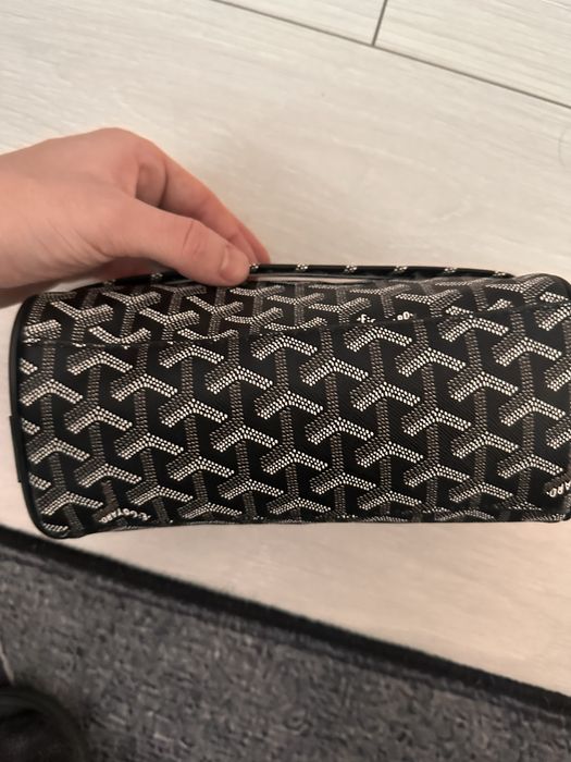 Кожен насесер на Goyard Paris