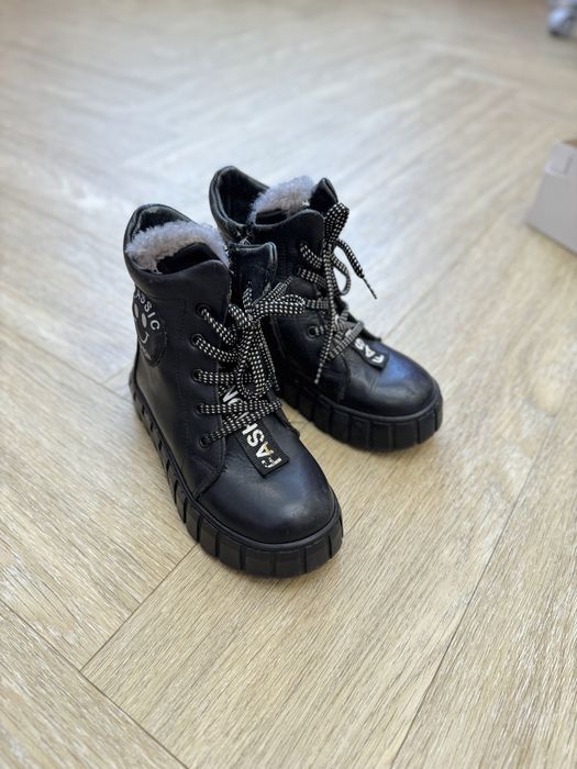 Продам ботинки зимние