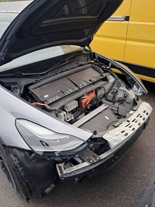 Tesla Model Y за оригинални части