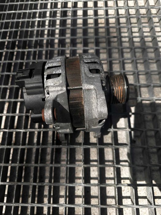 Alternator Renault Clio 4 1.5 DCI cod 231008918R an 2013 - 2017 Dacia Logan 2 Renault Megane 4