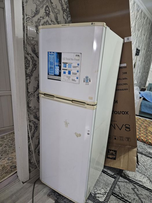 Холодильник  LG.
