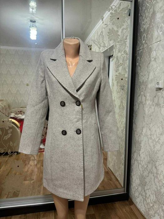 Продам польта  женские новые