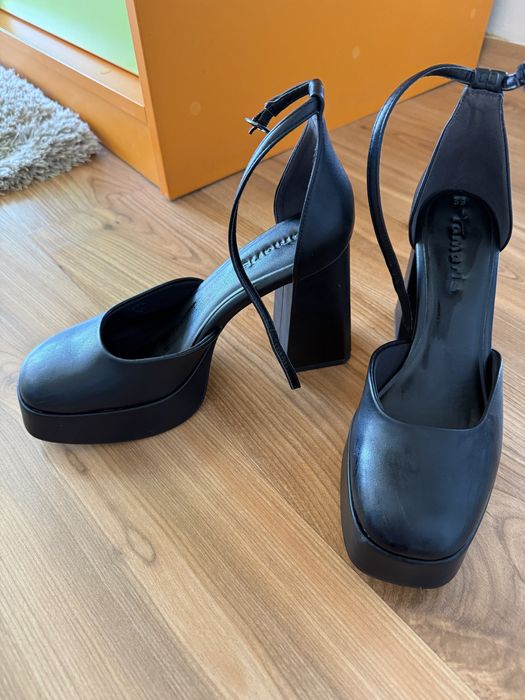 Черни обувки на висок ток