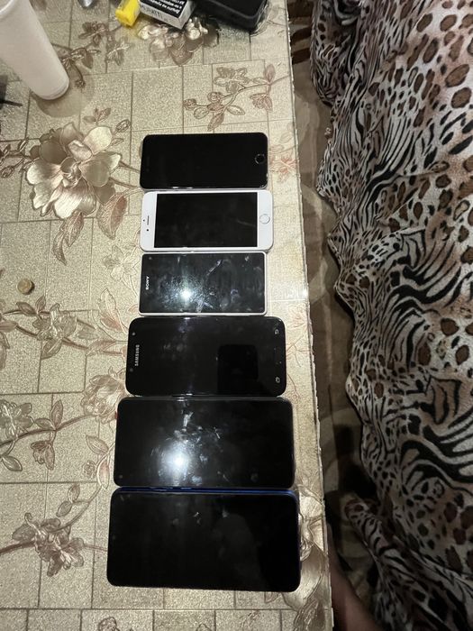 Продавям телефони сички работещив мн добар види без проблеми предпочит