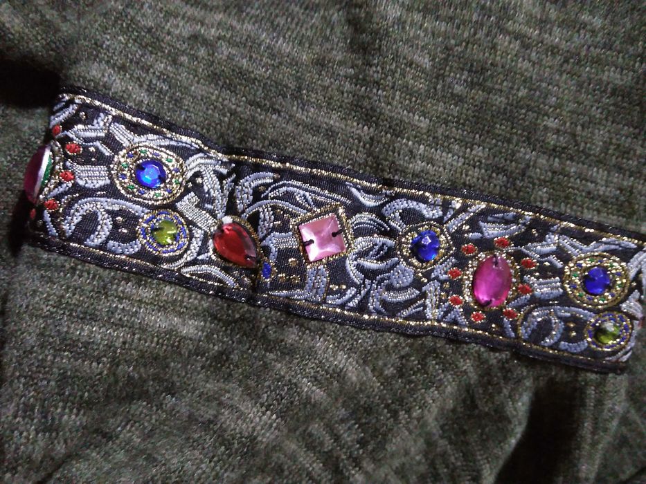 Дамска блуза с дълъг ръкав с камъни