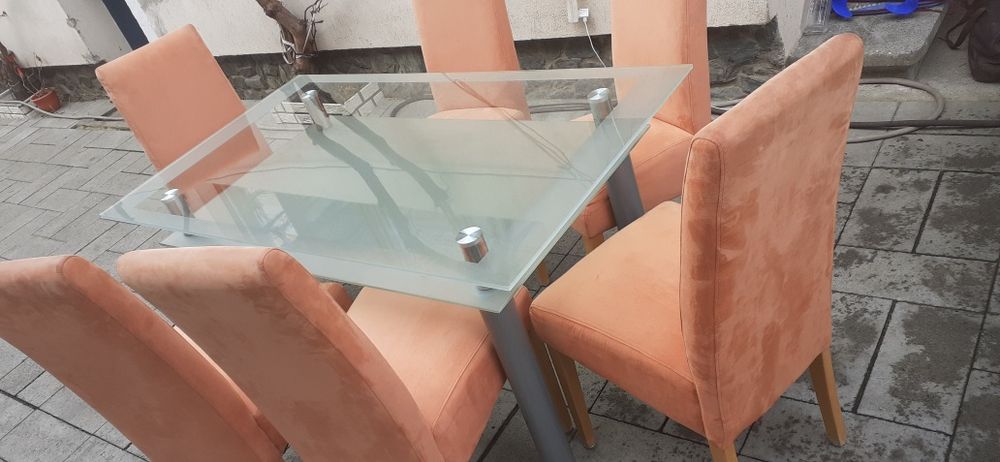 Masa și scaune de vinzare