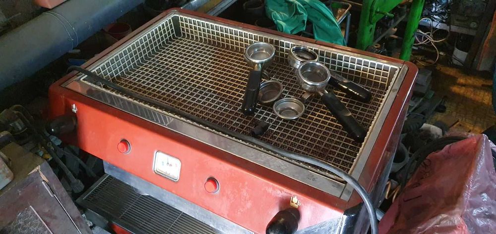 Продавам професионална кафемашина Brasilia.