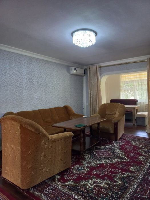 Сдаётся 2 комнатная 2этаж кирпичный дом Пр Навои