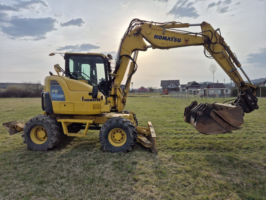 Excavator pe roti Komatsu PW 98MR