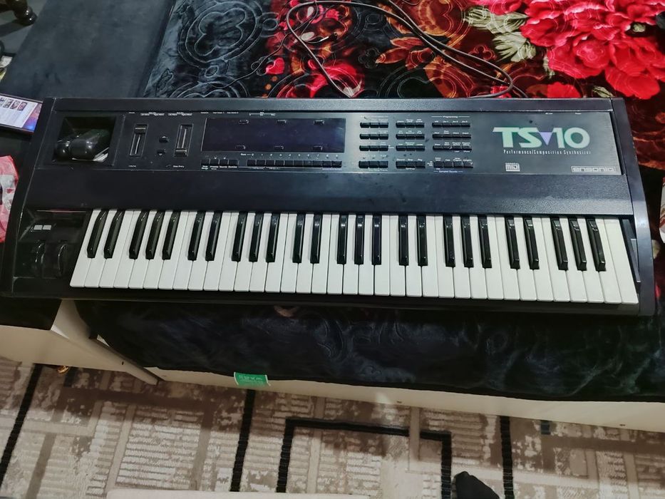 Ensoniq Ts 10 holati ideal