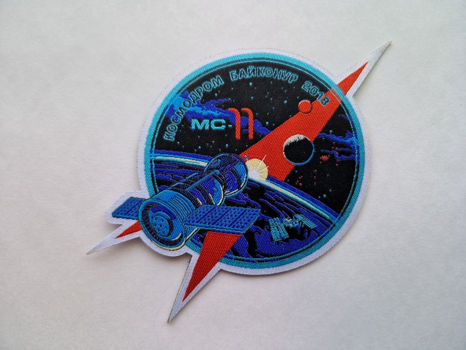 Продам значки на тему космоса