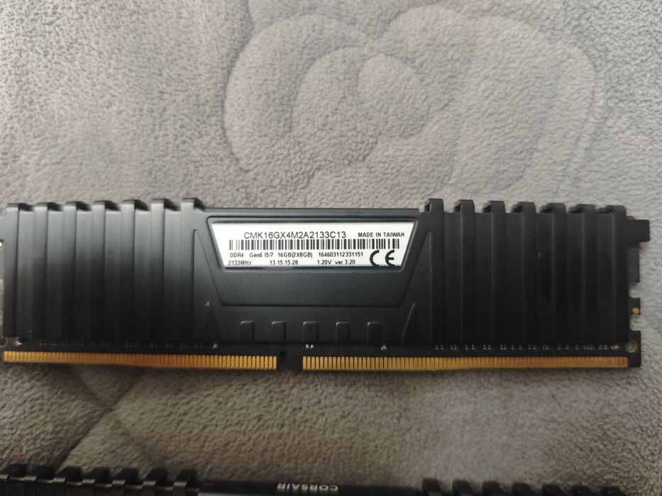 Vând 16 GB de ram DDR4