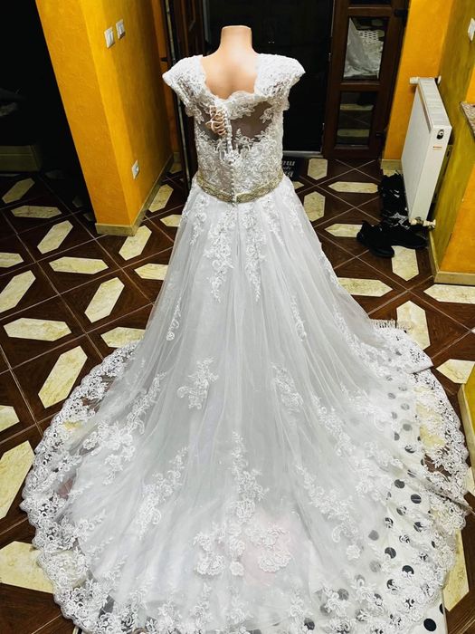 Vand rochie de mireasa noua