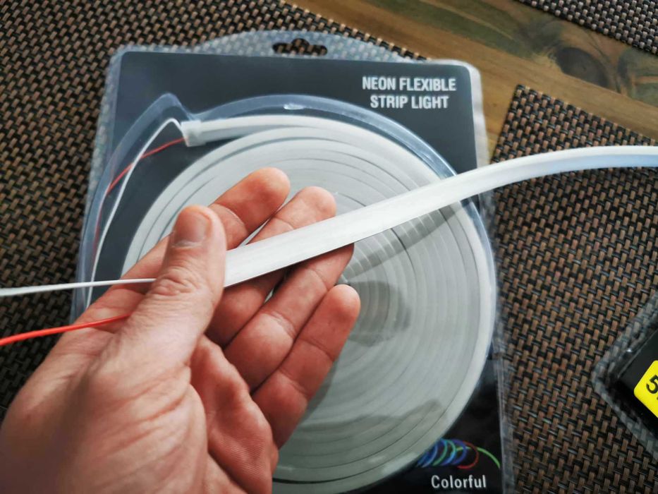 Banda led neon flexibila lumina alba calda 5 metri intrerupator sursa