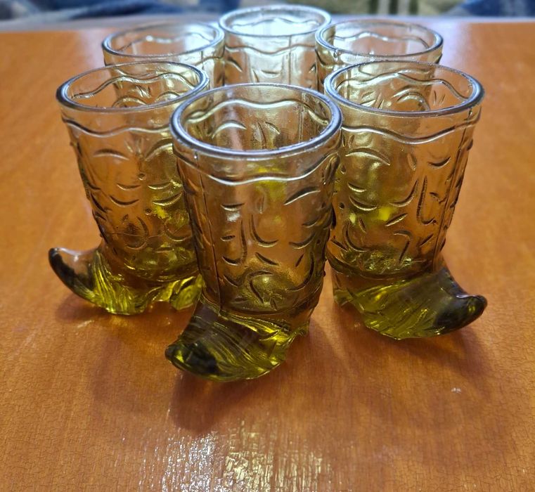 Продам жёлтые хрустальные рюмки