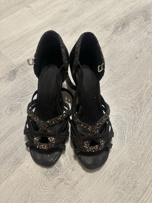 Танцевальные босоножки 35-36 р-р