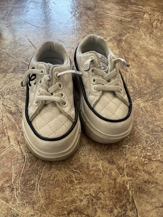 Продам детскую обувь