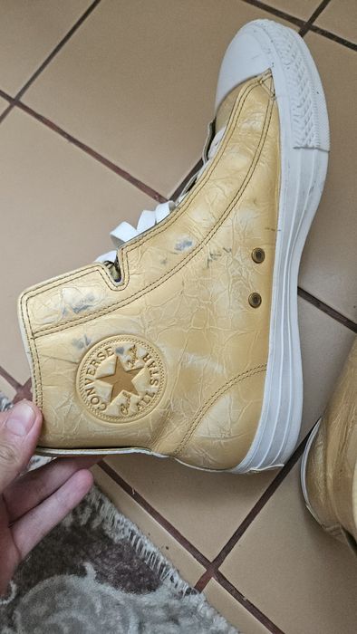Златни бутикови Converse All Star