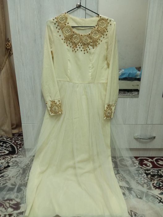 Kelinlik ansambli rosa chiroyli madel troyka