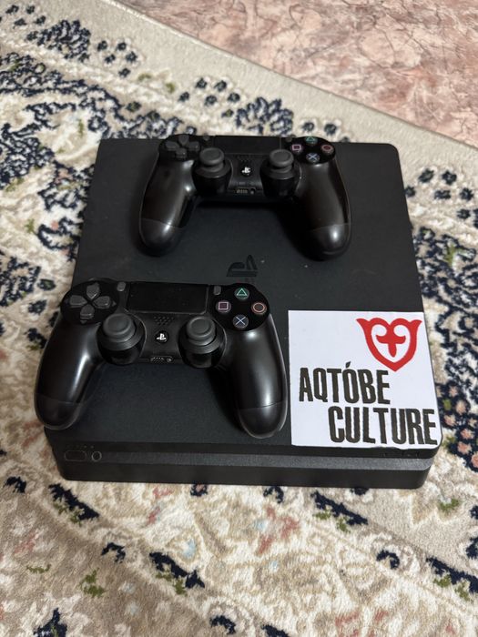 Продам консоль Sony PlayStation 4